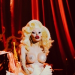 Amanda-Lepore-The-Super-Graphic-Spectacular2
