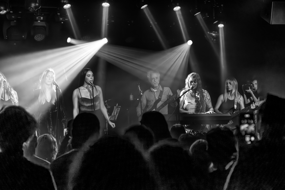 Between and Beyond the Trenches: A Night with Sarah Ault, joined by Dave Grohl on Drums at the Moroccan Lounge